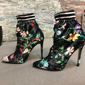 Floral Print Bootie by Privileged in Size 7